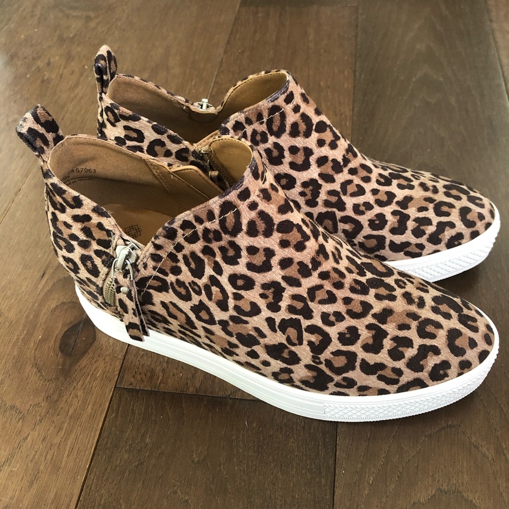 NWT Leopard Wedge Sneaker, 6.5 but fits like a 6
